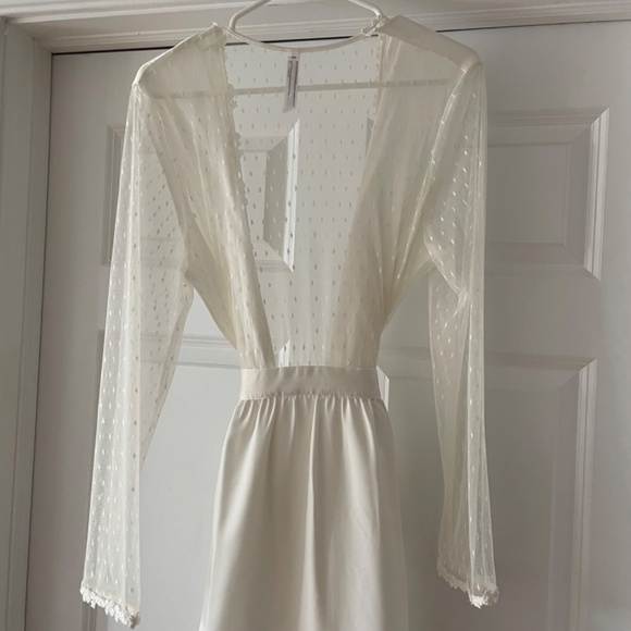 Flora Nikrooz Showstopper Robe - Ivory - Picture 4 of 4